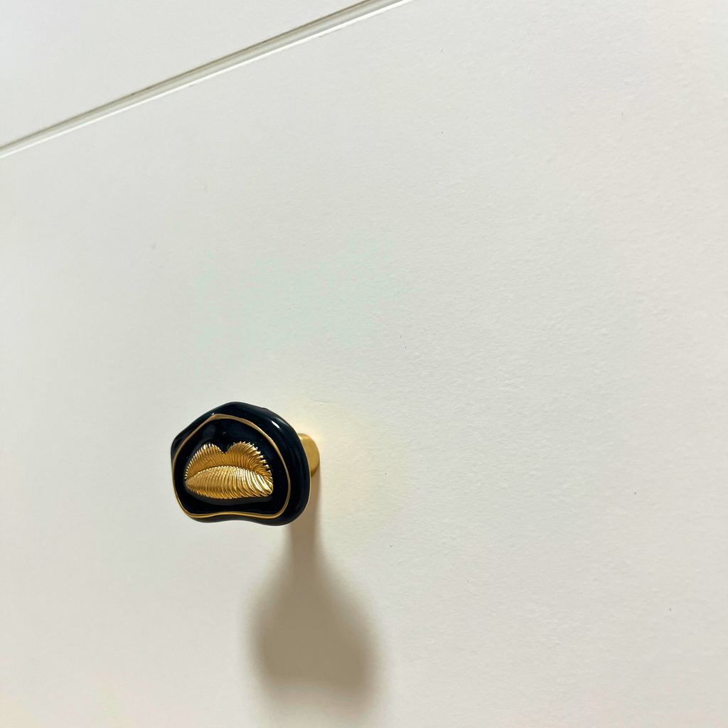 knobelle Schwarz-Goldener Harzknopf – Moderner Schrankgriff, Künstlerischer Wohnakzent