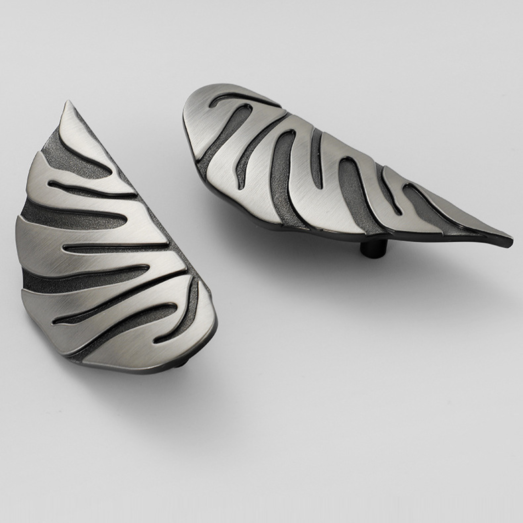 Knobelle Messing Blatt Möbelknauf (2er Set) – Monstera Schubladengriff Paar, Dekorativer Möbelgriff, Botanisches Wohnaccessoire