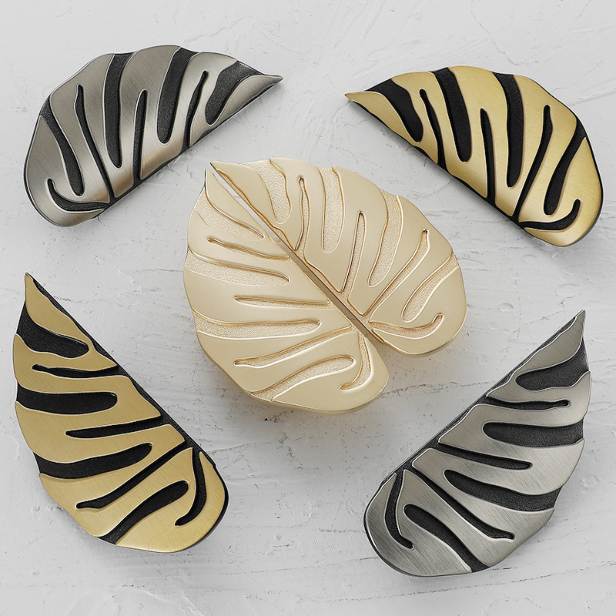 Knobelle Messing Blatt Möbelknauf (2er Set) – Monstera Schubladengriff Paar, Dekorativer Möbelgriff, Botanisches Wohnaccessoire