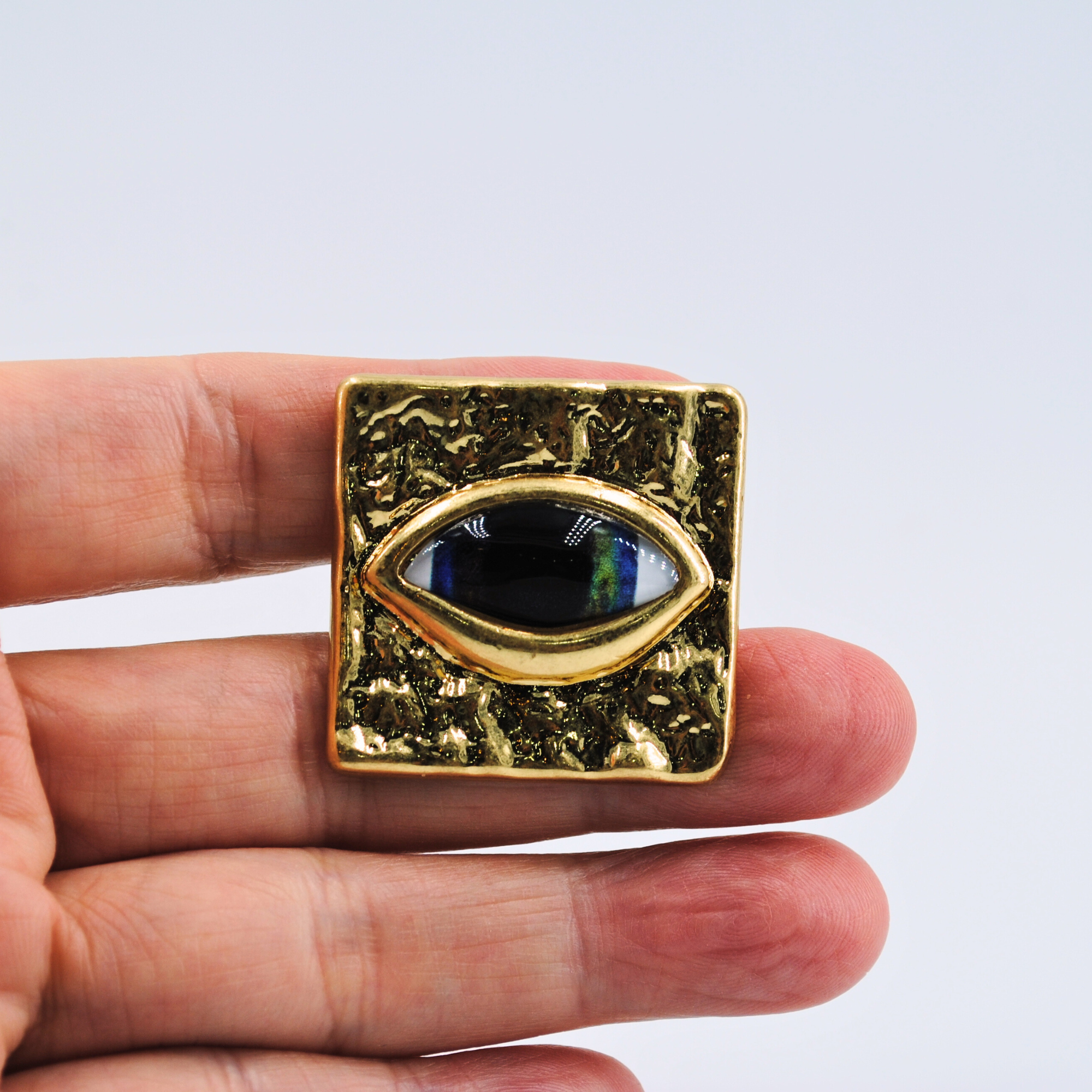 Knobelle Brass Eye Knob – Modern Drawer Pull, Textured Cabinet Handle, Artistic Home Accent