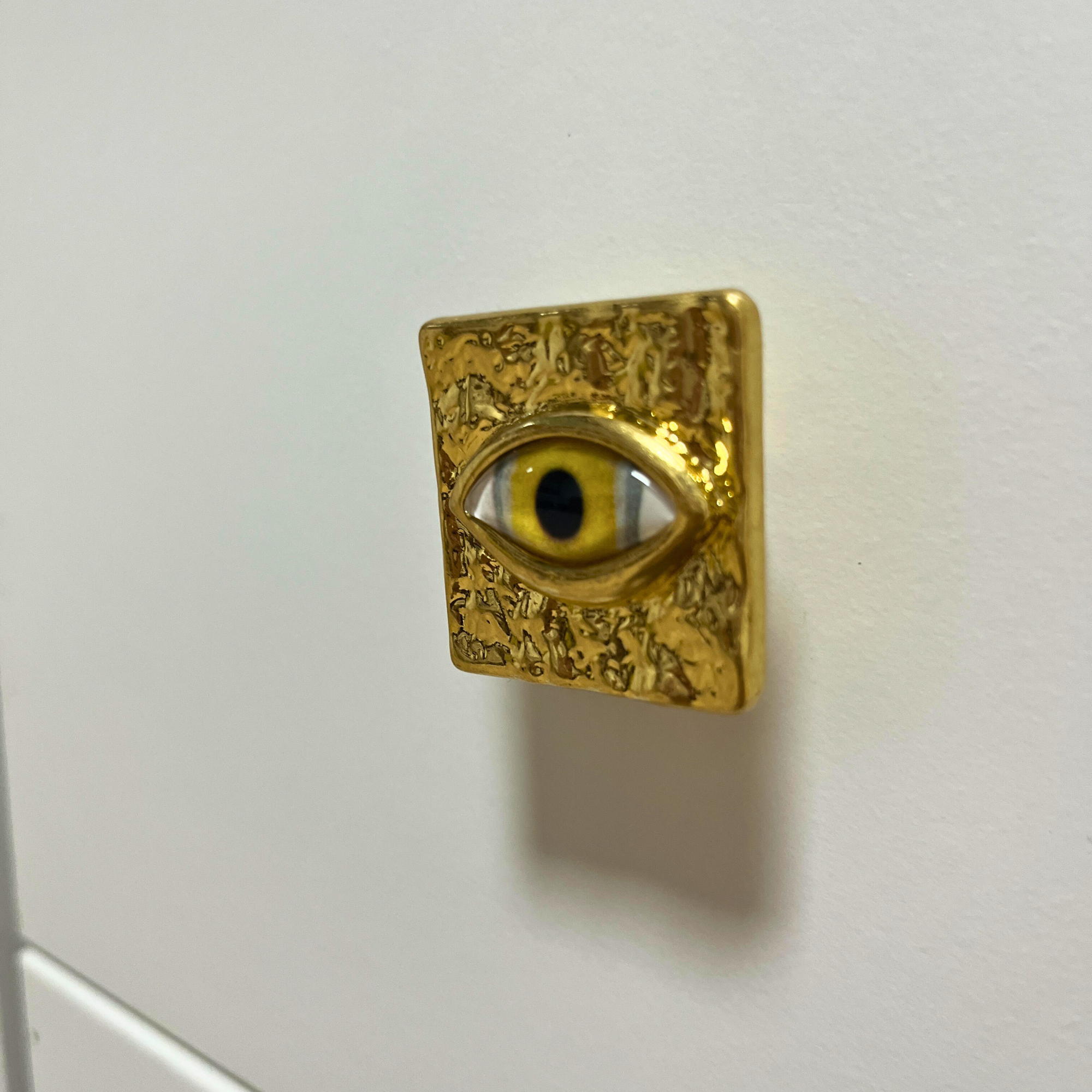 Knobelle Brass Eye Knob – Modern Drawer Pull, Textured Cabinet Handle, Artistic Home Accent