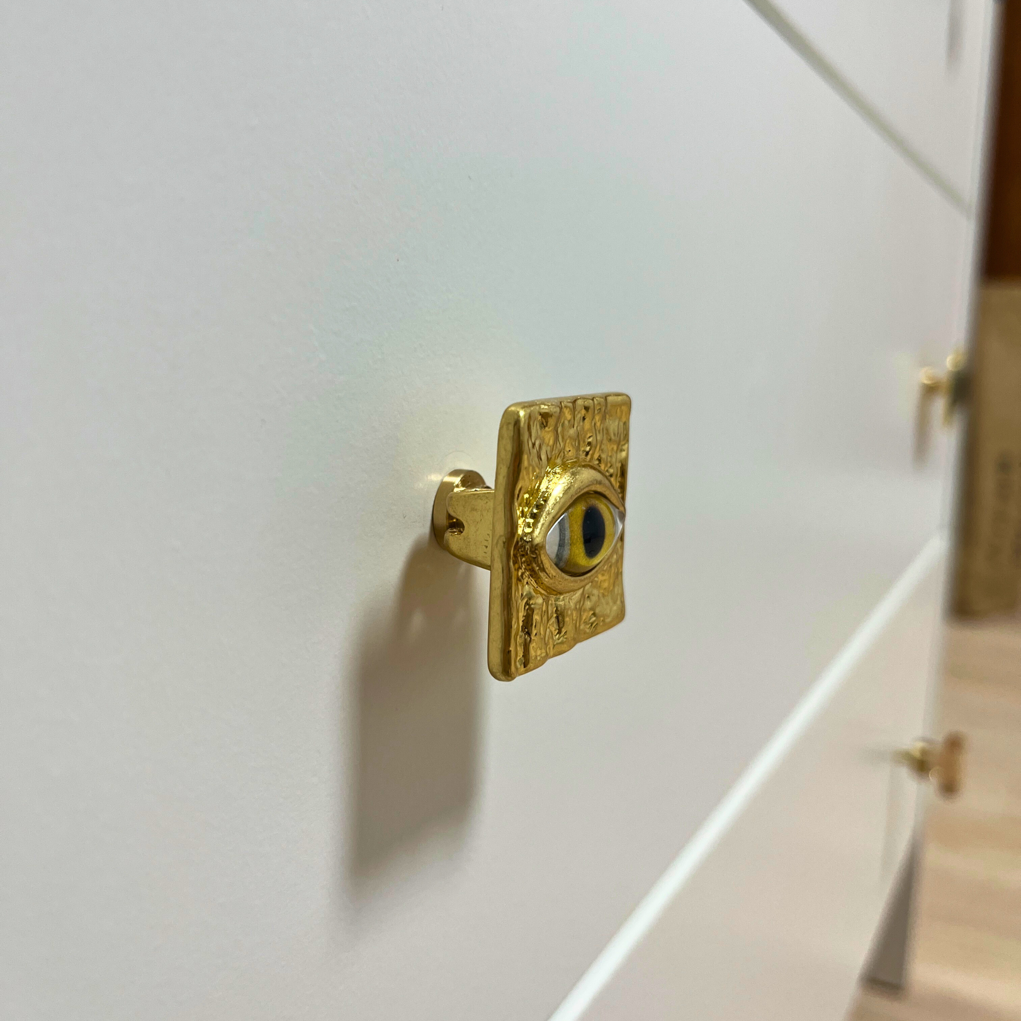 Knobelle Messing-Augenknauf – Moderner Schubladengriff, strukturierter Schrankgriff, künstlerischer Wohnakzent