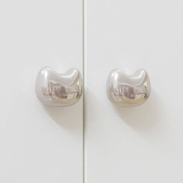 Knobelle Lumi Cat Knob – Pearl Cat Cabinet Handle, Nursery Drawer Pull, Soft Pastel Kids Room Decor