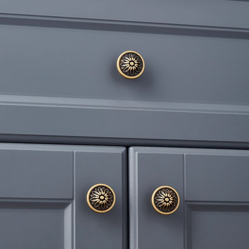 Knobelle Botanique – Antique Brass Cabinet Knobs | Vintage European Drawer Pulls for Cabinets, Dressers & Wardrobes