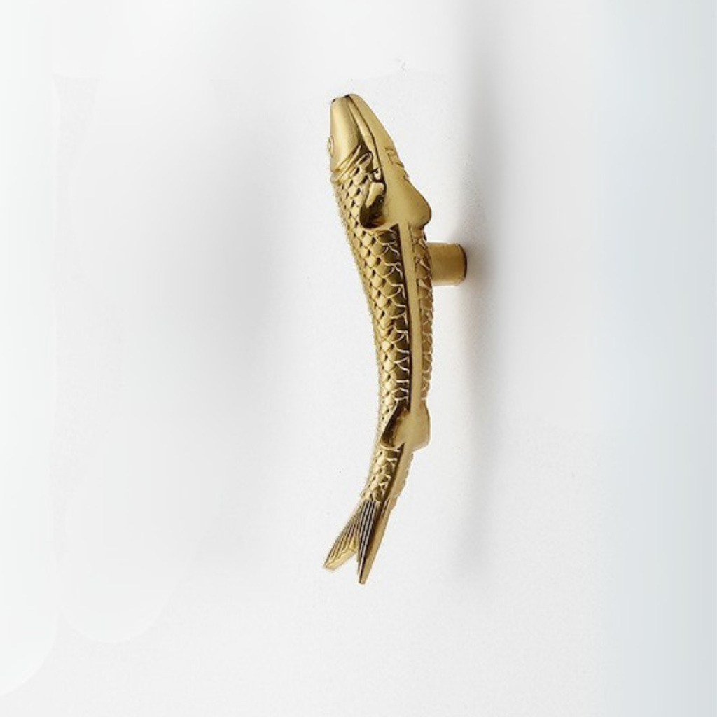 Knobelle Massiver Messing-Fischgriff – Nautischer goldener Schubladengriff, Akzent für Küsten-Hardware, Kollektion Auréa