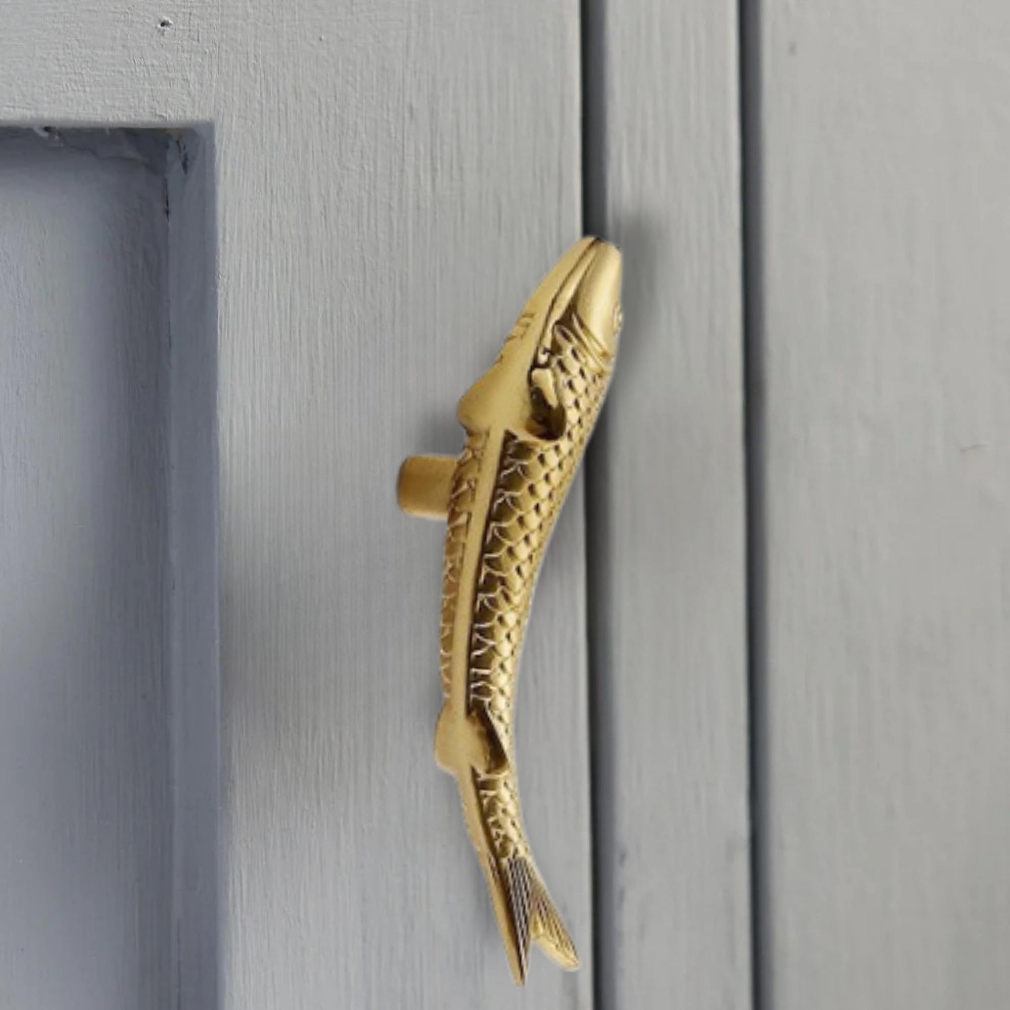 Knobelle Massiver Messing-Fischgriff – Nautischer goldener Schubladengriff, Akzent für Küsten-Hardware, Kollektion Auréa